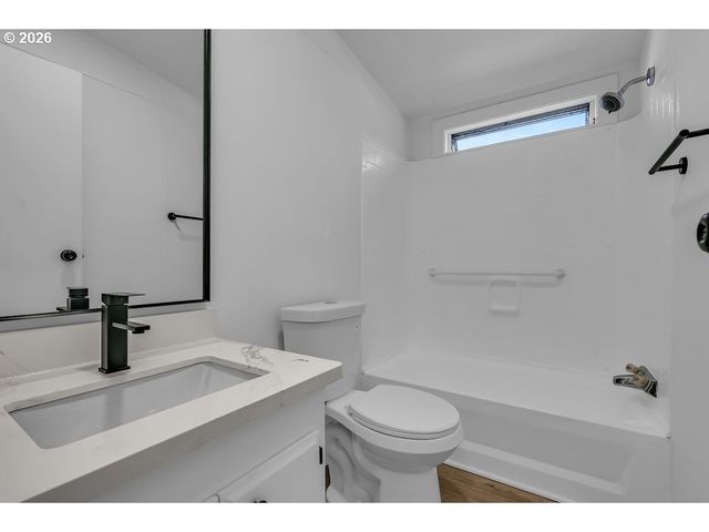 8261 Se IRIS St, Milwaukie, OR 97267