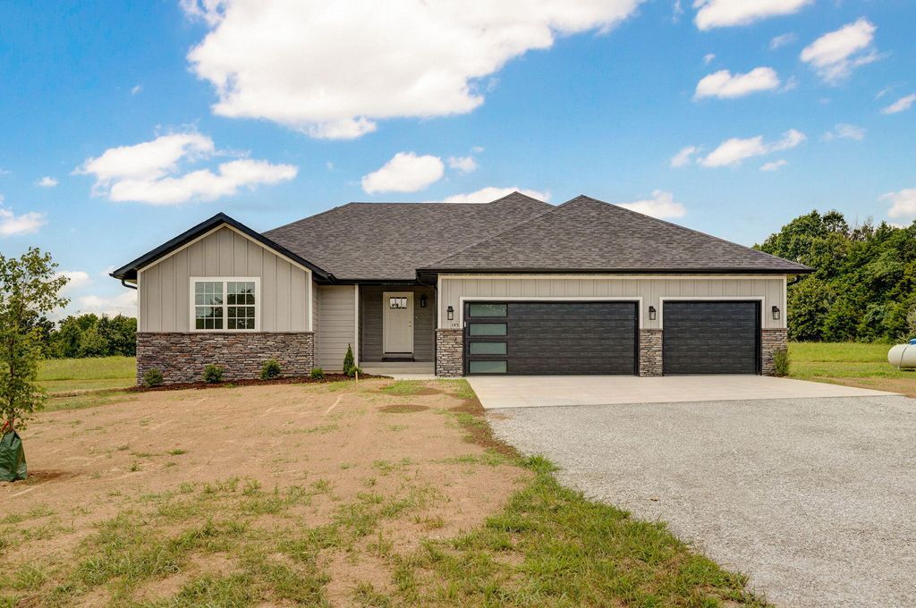 145 South Blazing Star Lane, Nixa, MO 65714
