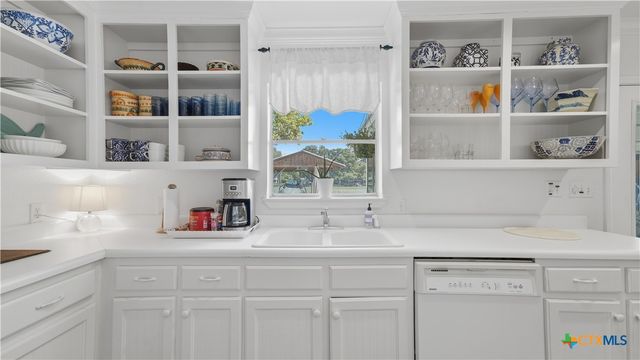 210 Admiral Benbow Lane, Mcqueeney, TX 78123