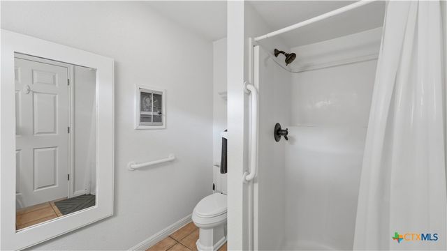 210 Admiral Benbow Lane, Mcqueeney, TX 78123