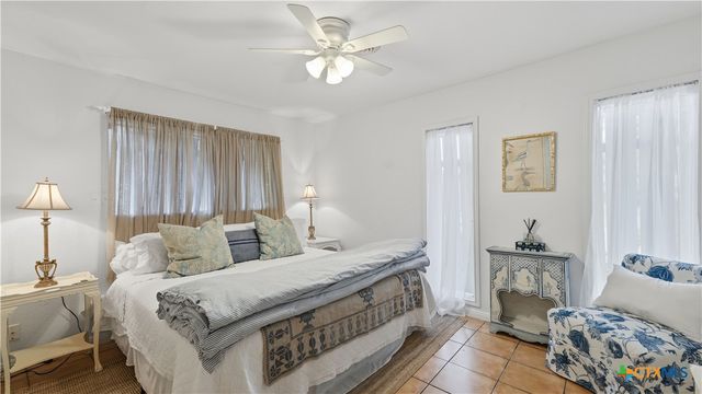 210 Admiral Benbow Lane, Mcqueeney, TX 78123