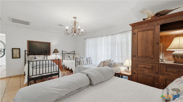 210 Admiral Benbow Lane, Mcqueeney, TX 78123