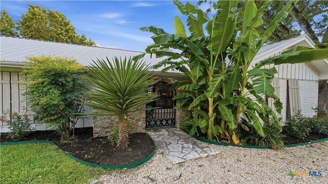 210 Admiral Benbow Lane, Mcqueeney, TX 78123