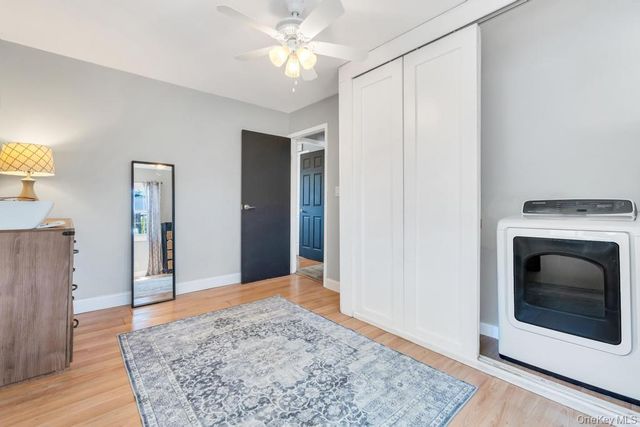 33 Peachtree Lane, Hicksville, NY 11801