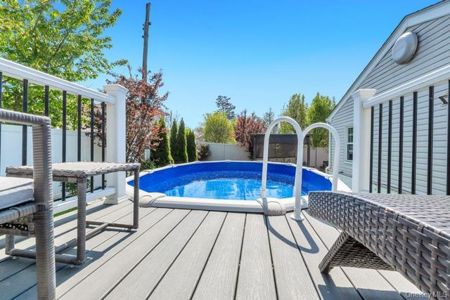 33 Peachtree Lane, Hicksville, NY 11801
