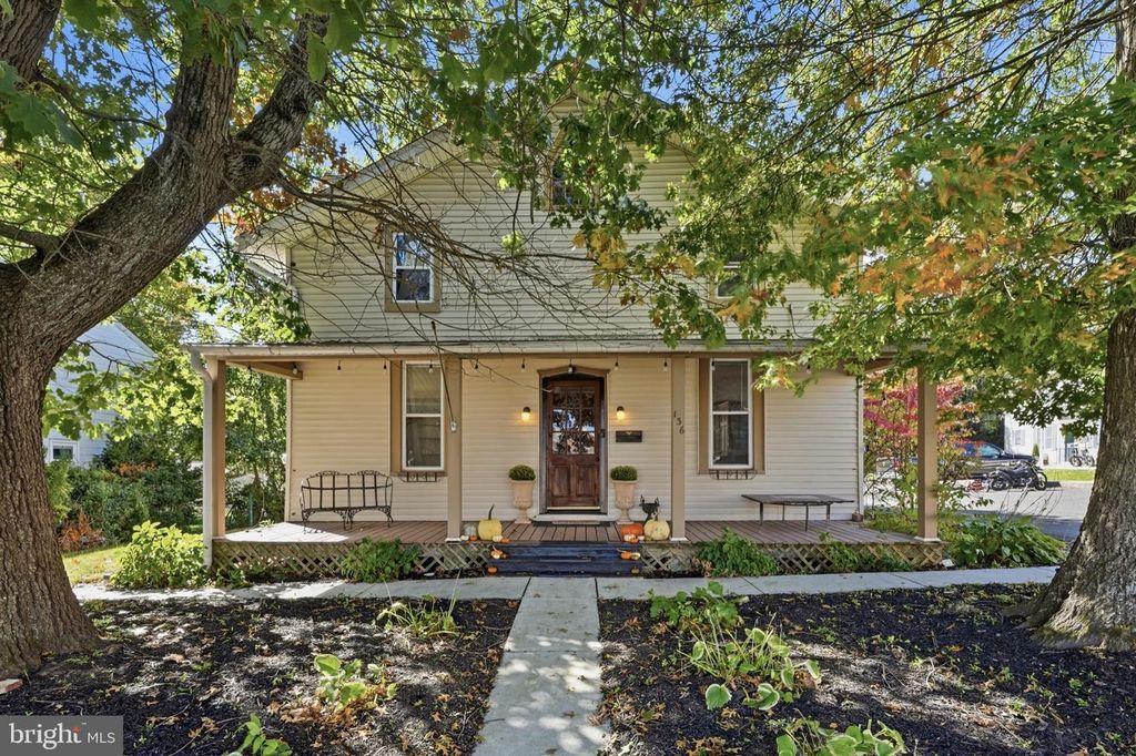 136 N BRANCH ST, SELLERSVILLE, PA 18960 — exterior
