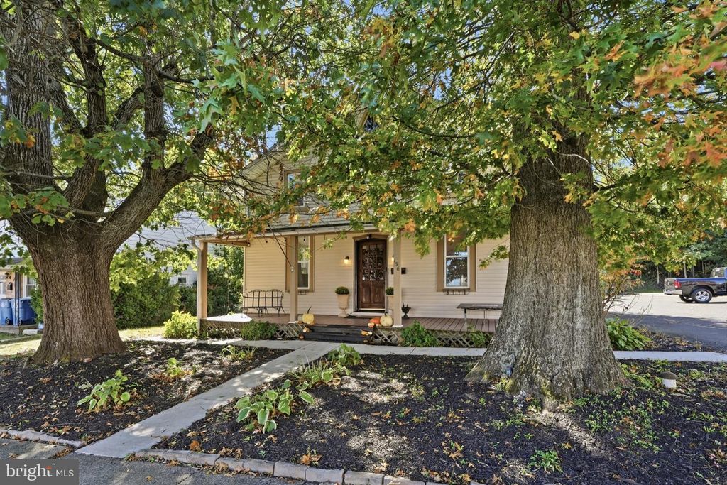 136 N BRANCH ST, SELLERSVILLE, PA 18960 — photo 2