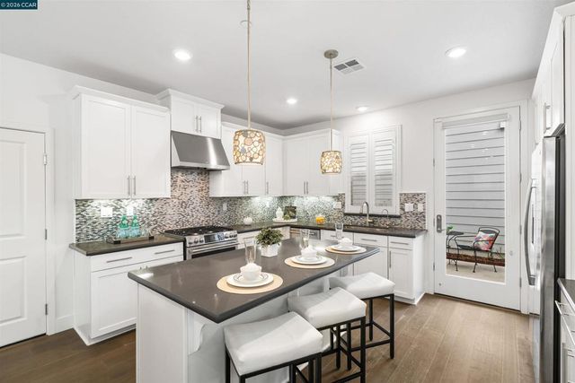 3016 3016 Threecastles Way, Dublin, CA 94568