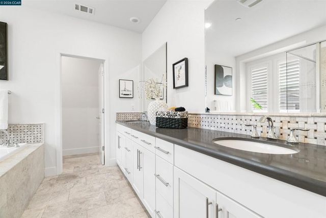 3016 3016 Threecastles Way, Dublin, CA 94568