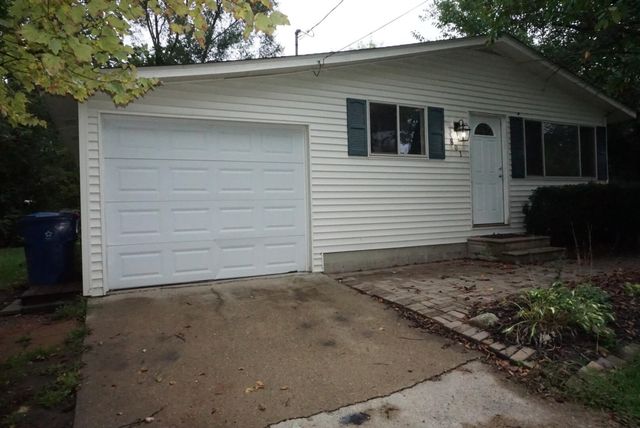 801 Farnsworth Road, White Lake, MI 48386