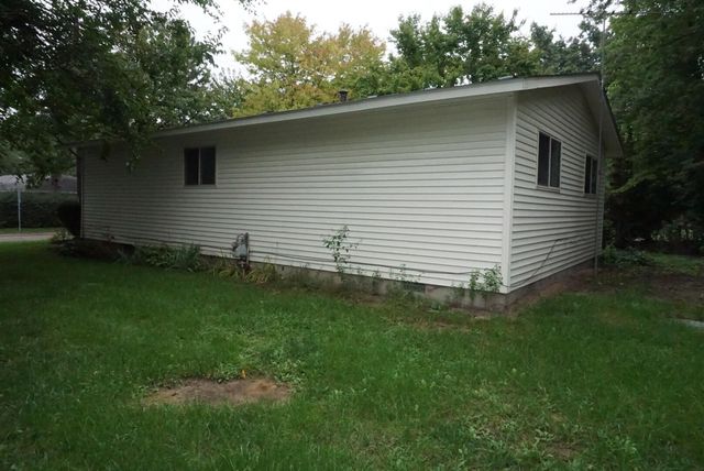 801 Farnsworth Road, White Lake, MI 48386