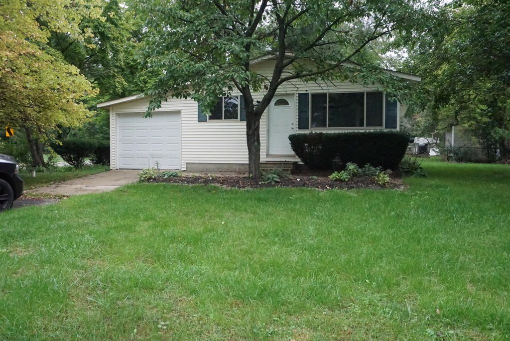 801 Farnsworth Road, White Lake, MI 48386