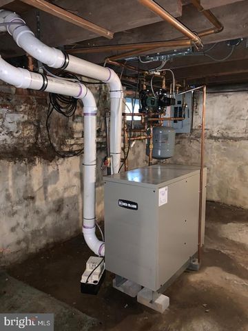 822 COLUMBUS RD, Burlington, NJ 08016