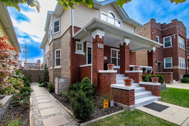 5221 W Cornelia Avenue, Chicago, IL 60641