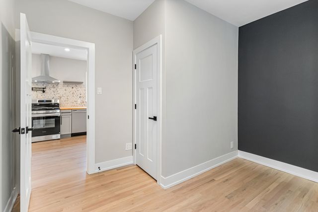 5221 W Cornelia Avenue, Chicago, IL 60641