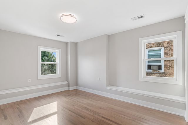 5221 W Cornelia Avenue, Chicago, IL 60641