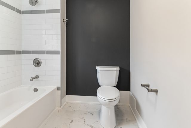 5221 W Cornelia Avenue, Chicago, IL 60641