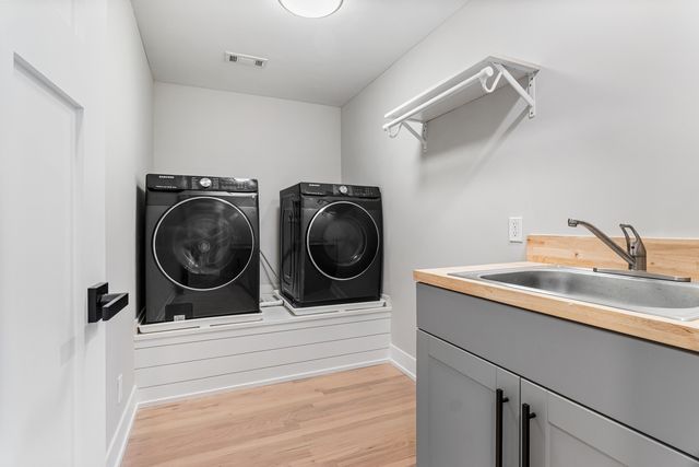 5221 W Cornelia Avenue, Chicago, IL 60641