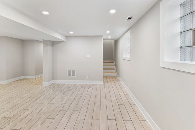 5221 W Cornelia Avenue, Chicago, IL 60641