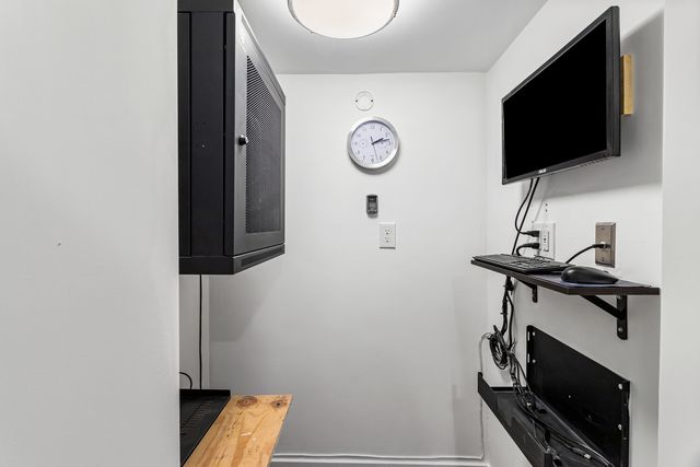 5221 W Cornelia Avenue, Chicago, IL 60641