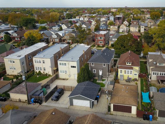5221 W Cornelia Avenue, Chicago, IL 60641