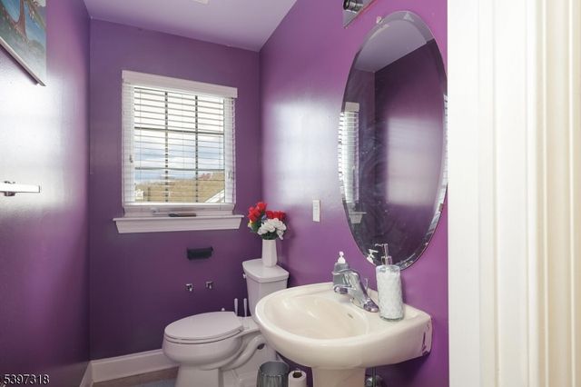 1427 Barnhardt Ln, Rahway City, NJ 07065