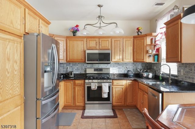 1427 Barnhardt Ln, Rahway City, NJ 07065