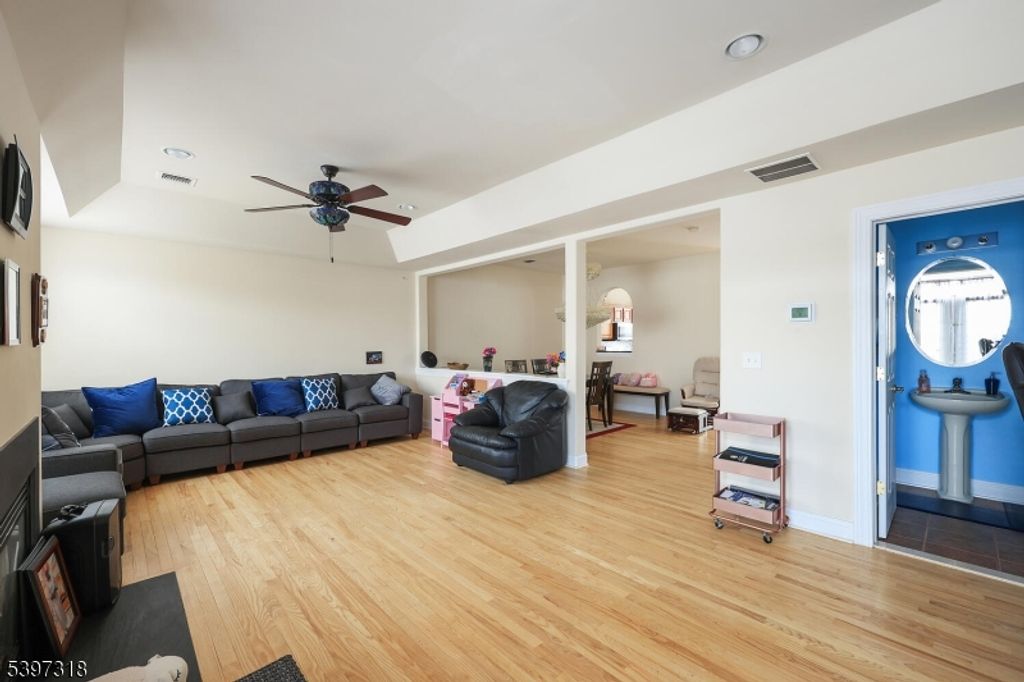 1427 Barnhardt Ln, Rahway City, NJ 07065