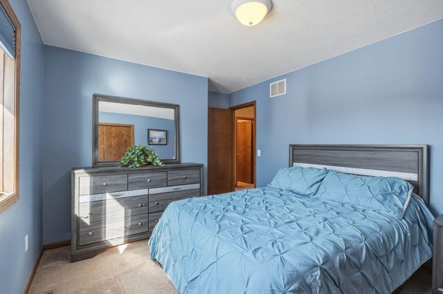 7870 Jocelyn Avenue S, Cottage Grove, MN 55016