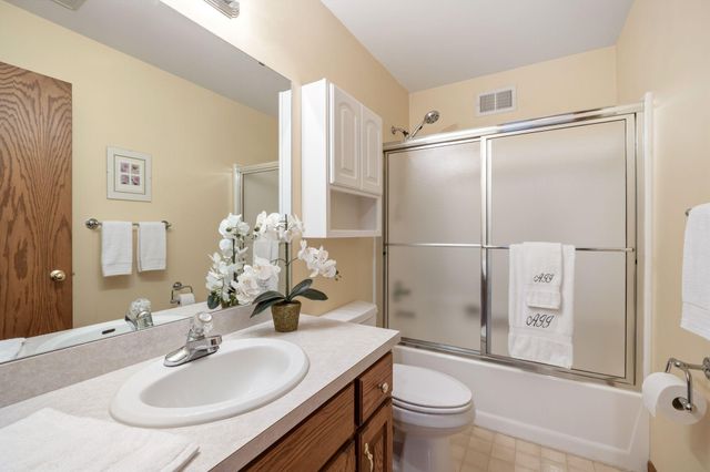 7870 Jocelyn Avenue S, Cottage Grove, MN 55016