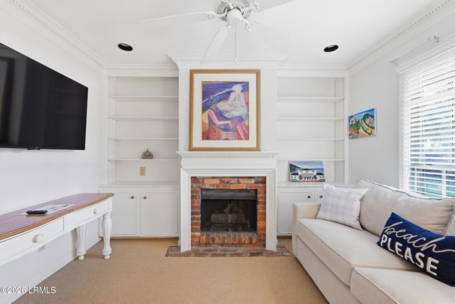 28 W Beach Lagoon Road, Hilton Head Island, SC 29928