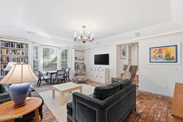 28 W Beach Lagoon Road, Hilton Head Island, SC 29928