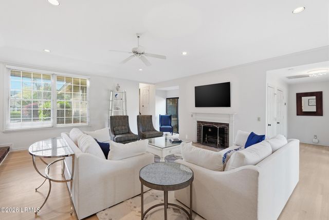 28 W Beach Lagoon Road, Hilton Head Island, SC 29928