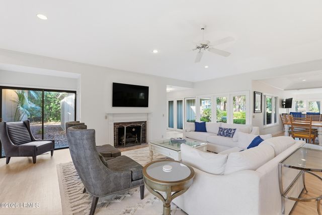28 W Beach Lagoon Road, Hilton Head Island, SC 29928