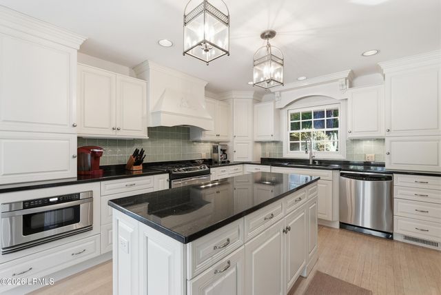 28 W Beach Lagoon Road, Hilton Head Island, SC 29928