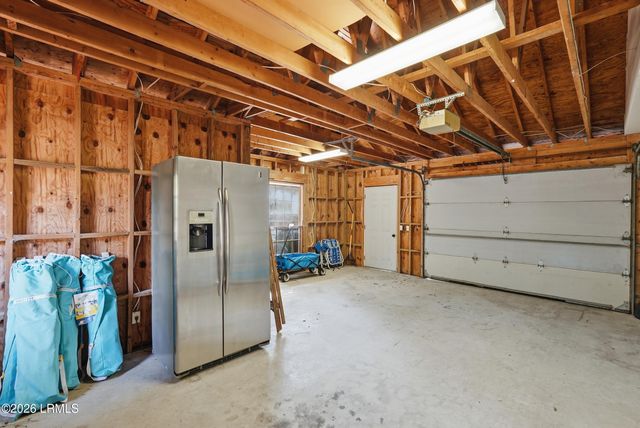 28 W Beach Lagoon Road, Hilton Head Island, SC 29928