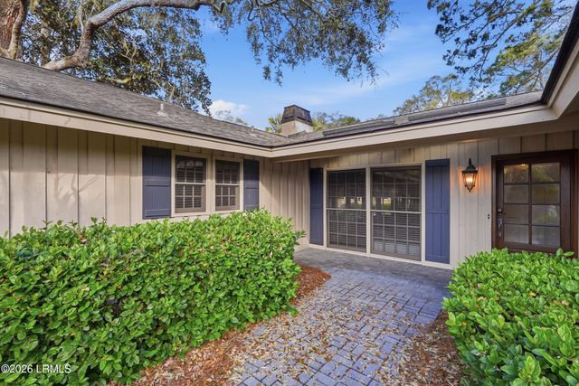 28 W Beach Lagoon Road, Hilton Head Island, SC 29928