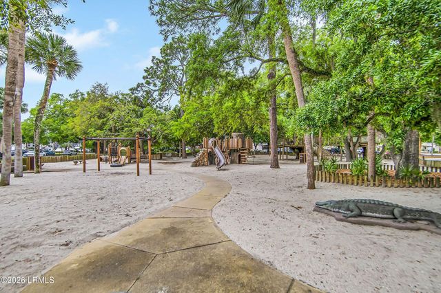 28 W Beach Lagoon Road, Hilton Head Island, SC 29928