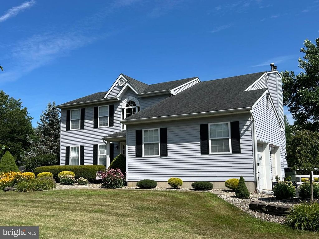 5 GALLOPING BROOK DRIVE, Allentown, NJ 08501