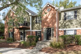 1521 Raymond Drive 103, Naperville, IL 60563