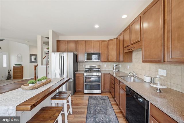 100 BOWLING GREEN CIR, Stephens City, VA 22655