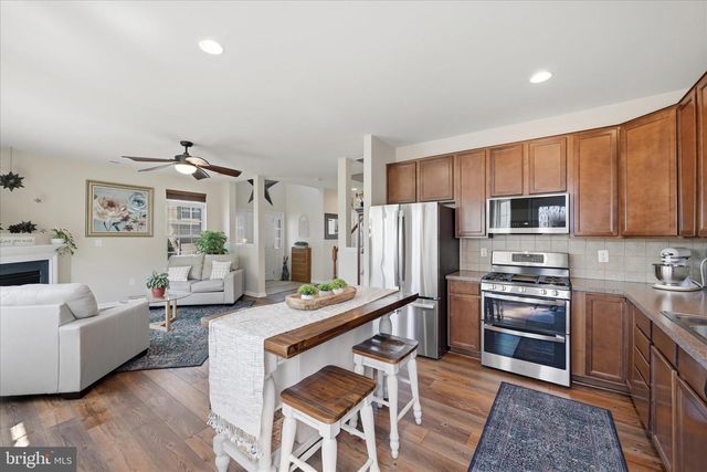 100 BOWLING GREEN CIR, Stephens City, VA 22655