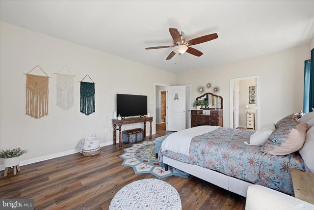 100 BOWLING GREEN CIR, Stephens City, VA 22655