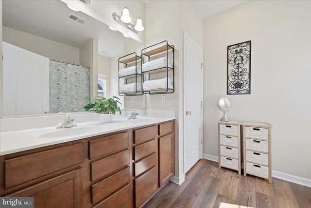 100 BOWLING GREEN CIR, Stephens City, VA 22655