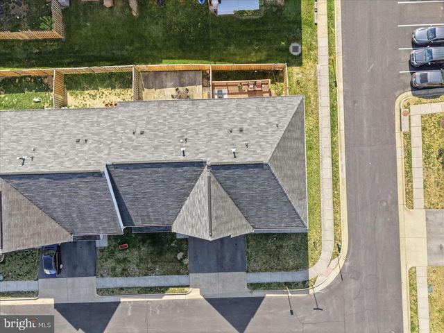 100 BOWLING GREEN CIR, Stephens City, VA 22655