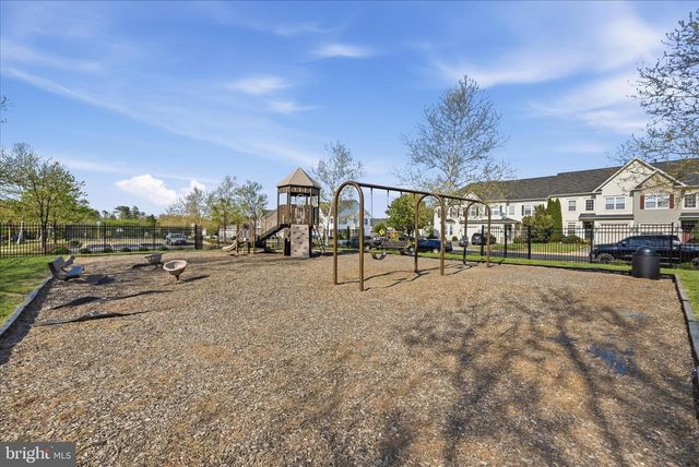 100 BOWLING GREEN CIR, Stephens City, VA 22655