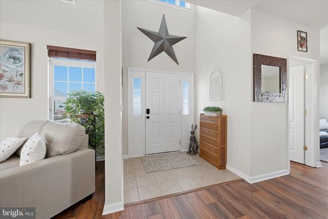 100 BOWLING GREEN CIR, Stephens City, VA 22655