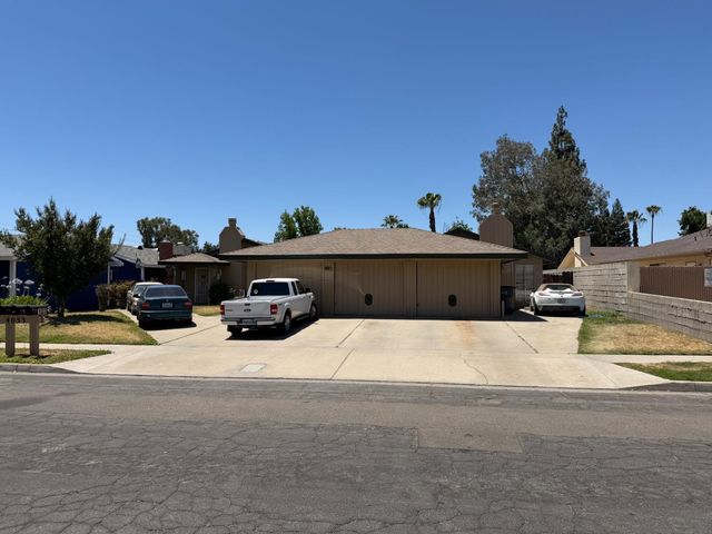 4053 N Feland Avenue, Fresno, CA 93722