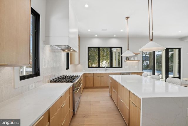 2107 GREENWICH ST, Falls Church, VA 22043