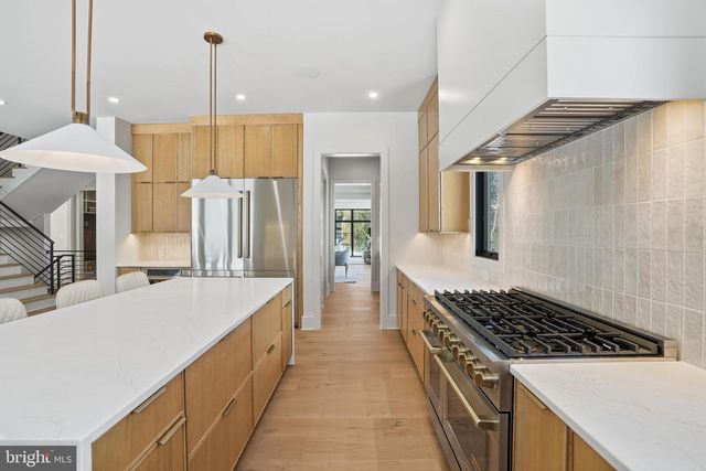 2107 GREENWICH ST, Falls Church, VA 22043